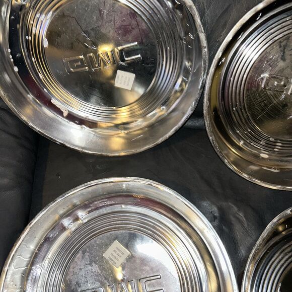 Set Of Four GMC Dog Dish Hubcaps 1993 - Picture 7 of 10